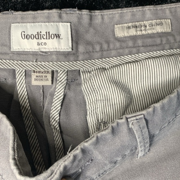 Men's Gray Goodfellow Hennepin Chino Labeled as 34 x 32 - Picture 5 of 11
